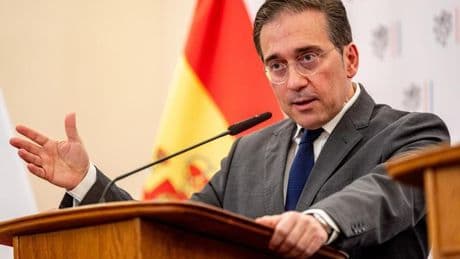 Albares se reúne con Bildu, PNV y BNG para garantizar que impulsará el uso en la UE de todas las lenguas cooficiales