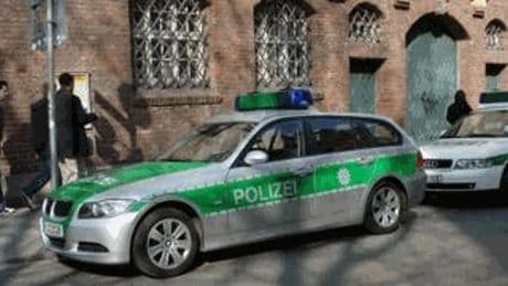Germania, immortalato e multato a 320 km orari: “Mai visto nulla del genere su questa strada”