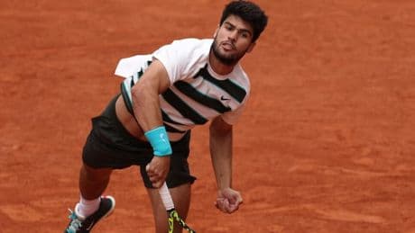 <p>Alcaraz debutta al Roland Garros eliminando Zeppieri. Anche Darderi ko</p>