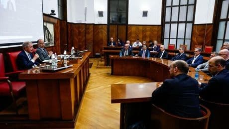 Ilva, produzione dimezzata. Urso: «Ristori per l'indotto»