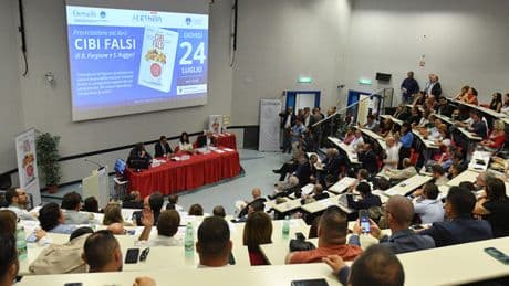 Gli alimenti rischiosi per la salute: che legame c'è tra alimentazione e buona salute? Lo racconta il libro ?Cibi Falsi?