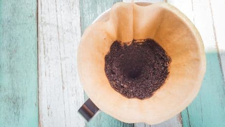 Kaffeesatz-Trick im Test: So bleibt Ihre Toilette im Urlaub geruchsfrei