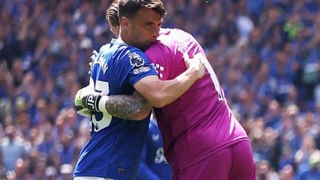 Seamus Coleman suffers Goodison Park heartbreak as Everton legend forced off early into stadium farewell