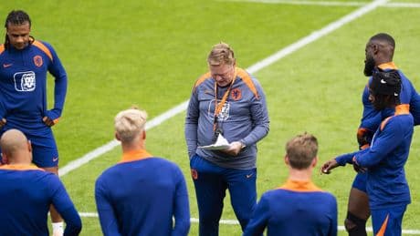 Nederlands elftal traint met Jorrel Hato voor Finland en Malta