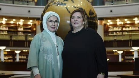 Emine Erdoğan, Gürcistan Cumhurbaşkanı'nın eşiyle Millet Kütüphanesi'ne ziyarette bulundu