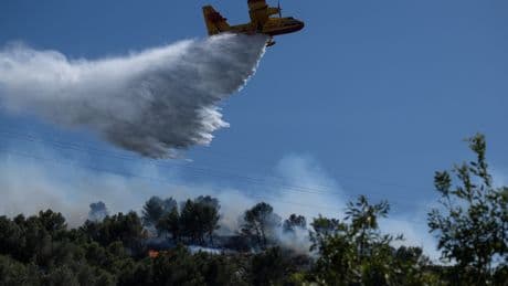 « Respirer l’air d’un incendie, c’est comme être derrière un pot d’échappement » : l’impact sur la pollution de l’air décrypté par deux chercheurs