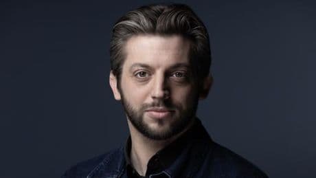 Paul Larrouturou quitte TF1 pour Franceinfo, où il sera chargé de l’interview politique de « La Matinale » avec Agathe Lambret