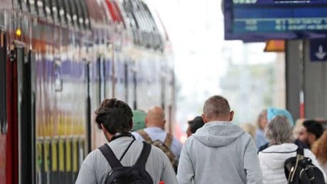 Ferienzeit in Deutschland: Bahn, Solarstrom, KI – was sich im August ändert