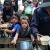 Live - Gebrek aan voedsel leidt tot gewelddadige overvallen op hulptransporten in Gaza, zegt WFP