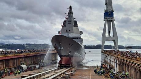 Navantia bota la primera fragata F-110 de la Armada e inaugura una nueva era naval para España: "Es la mejor del mundo"