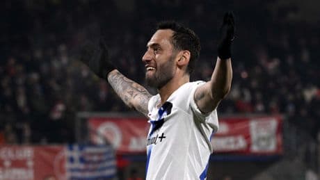 Inter soranlara 'Hakan Çalhanoğlu 40 milyon euro' diyor