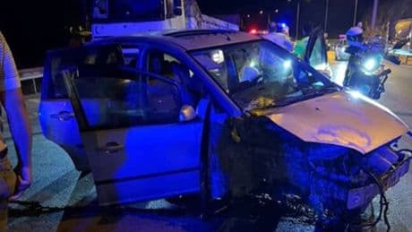 Bariyerlere çarpan otomobildeki 1 kişi öldü, 3 kişi yaralandı