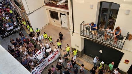 La novena manifestación contra Mazón por la dana reúne a 1.500 personas en Catarroja, por primera vez en la 'zona cero'