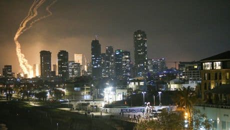 İsrail'in saldırılarına İran'dan sert yanıt! Tel Aviv'de peş peşe patlamalar