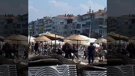 Halk plajında şezlong parası istediler; zabıta müdahale edince arbede çıktı