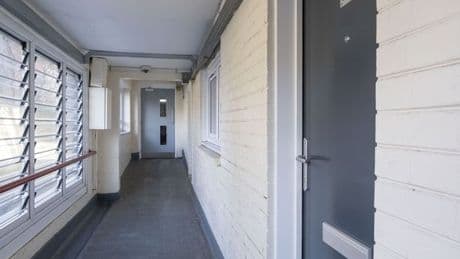 New fire doors at Rutherglen flats thanks to £670k council contract