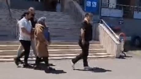 İl il gezip, kuyumcuları sahte altınla dolandıran çift tutuklandı