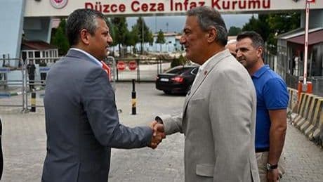 CHP Lideri Özel'den İBB Medya AŞ. Genel Müdürü Türker'e cezaevinde ziyaret