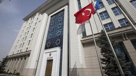 AK Parti kampa giriyor