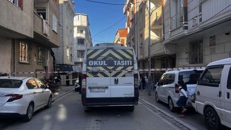 Esenyurt'ta servis aracının çarptığı 5 yaşındaki çocuk ağır yaralandı