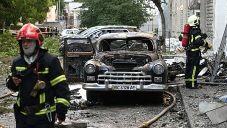 Guerre en Ukraine: au moins quatre morts alors que les frappes aériennes russes s'intensifient