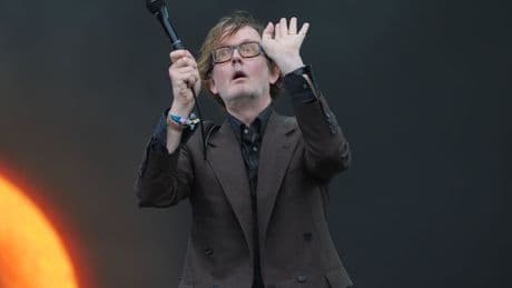 In Pictures: Glastonbury fans beat the heat as Kneecap and Pulp perform