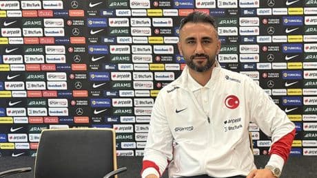 Trendyol Süper Lig ekiplerinden Eyüpspor'da Selçuk Şahin dönemi başladı