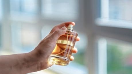 Frisch bis zum Abend: So verlängern Sie die Haltbarkeit Ihres Parfüms