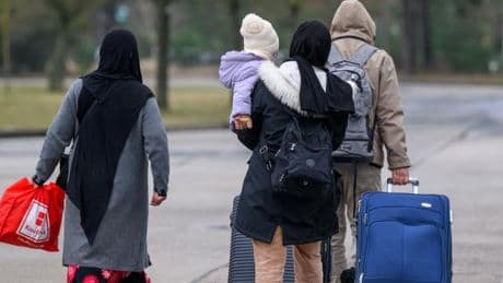 Ihre Kinder habe sie seit zwei Jahren nicht gesehen, berichtet die Frau aus Syrien