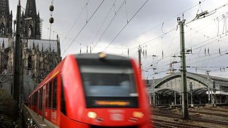 Köln: 25-Jähriger klettert für Selfie auf Zug und wird durch Stromschlag verletzt