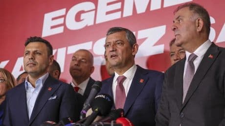 İnsanların aklıyla alay ediyorlar! Özgür Özel’den akılalmaz açıklama: “Üzerimize çorba dökülür diye…”