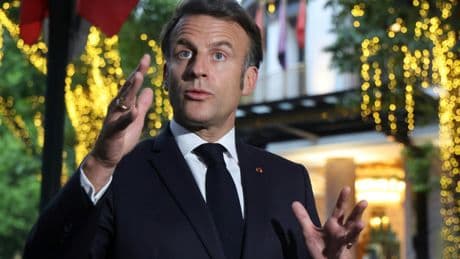 Droits de douane américains : « confiant », Macron espère un retour aux « tarifs les plus bas possibles »