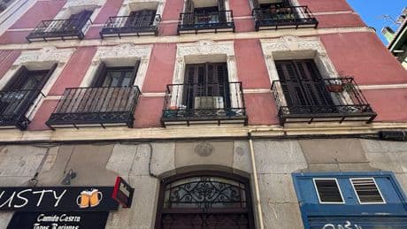 El edificio con más asesinatos de Madrid, ahora atracción turística: &quot;Me ofrecieron 100 euros por abrir el portal&quot;