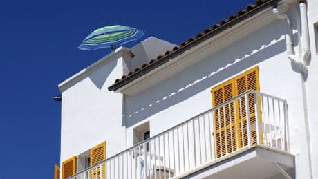 Co-Ownership: Wie man mit wenig Geld ein Ferienhaus kaufen kann