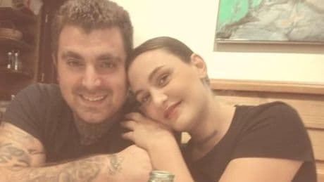 Un conductor homicida mató al marido de Tere y a otro hombre delante de sus hijos en Granada: "Quiero justicia, sigue libre"