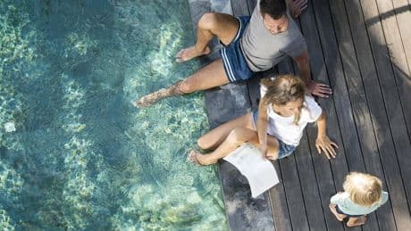 Swimmingpool: Pool im eigenen Garten – Rechte, Regeln, Risiken