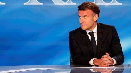 «Le référendum, horizon fuyant d’un président affaibli»