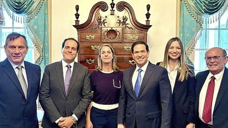 Los 'heroes' de la embajada argentina: "La represión en Venezuela es brutal"