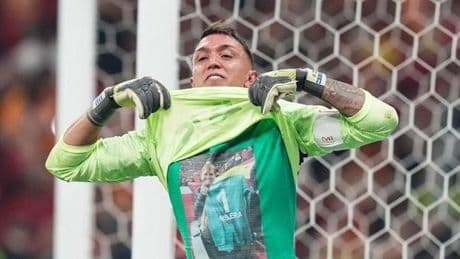 Muslera, bütün efsaneleri solladı!