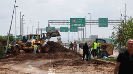 Israël: chute d'un missile dans l'enceinte de l'aéroport de Tel-Aviv après un tir du Yémen