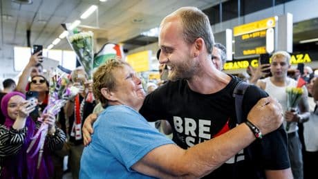 Kapitein Mark van Rennes activistenschip Madleen terug in Nederland