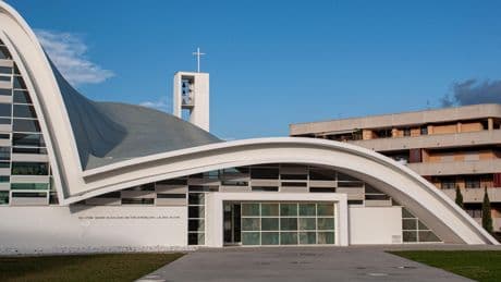 Rome inattendue : une église en béton, cœur social du quartier de Malafede
