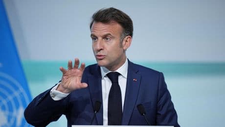 «On est là, et on est prêt à se réinvestir» : avant son déplacement au Groenland, Macron fraternise avec les Inuits