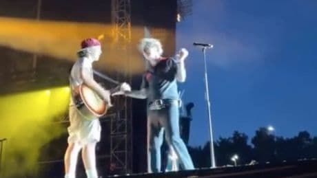 Green Day’s Billie Joe Armstrong kicks fan off stage for playing Oasis’ ‘Wonderwall’