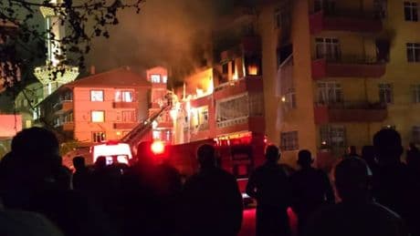 Konya'da 4 katlı binada doğal gaz patlaması: 1'i ağır 12 kişi yaralandı