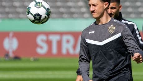 VfB-Sorgen um Führungsspieler: Pokal-Einsatz von Stiller wird zur Last-Minute-Entscheidung