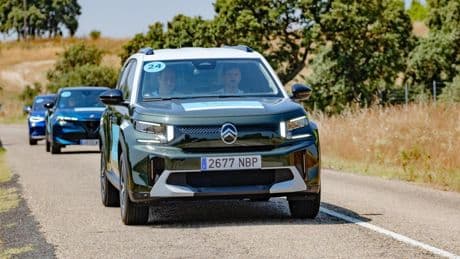 Una treintena de coches compiten por rebajar al máximo el consumo oficial: estos son los mejores, tras recorrer 400 km entre Madrid y Segovia