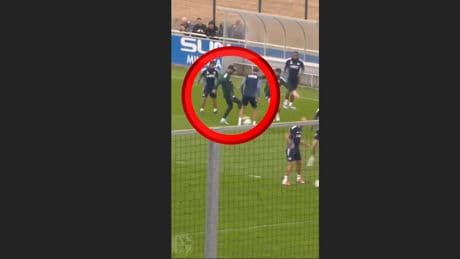 Muslic-Magie - Sensations-Szene vom Schalke-Trainer
