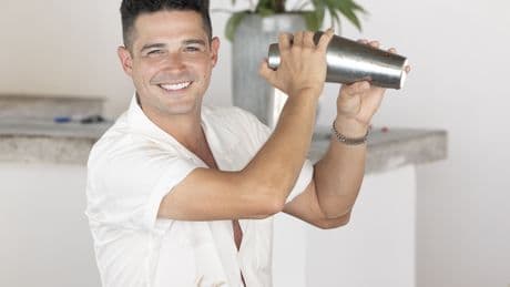 ‘Bachelor in Paradise’ bartender Wells Adams spills on contestant drink requests—and what he serves wife Sarah Hyland