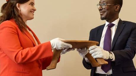 La Finlande restitue officiellement le 27ᵉ trésor royal d’Abomey au Bénin